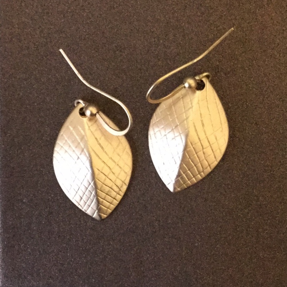 Leaf pierced earrings